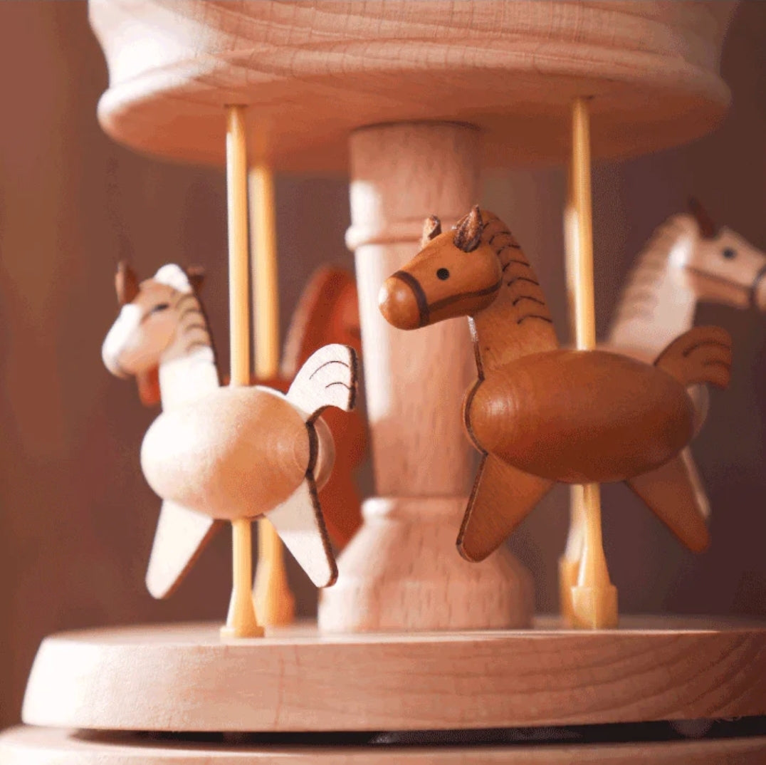 Carousel with dancing horses - The city of the sky tune - Music box